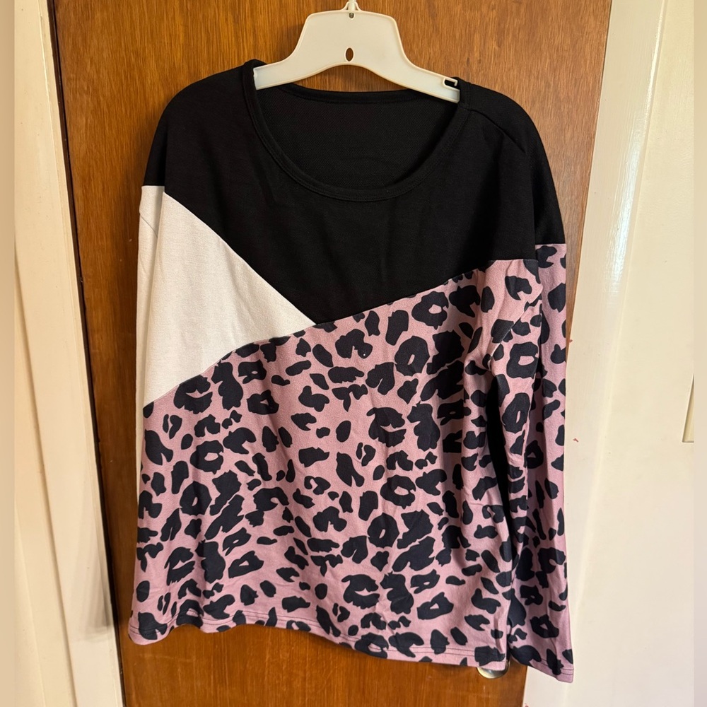 NWOT Sine size XL color block long sleeve sweater, black, white, animal print
